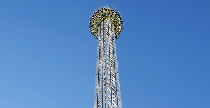 Ein deutscher Freizeitpark gewinnt eine 80 Meter hohe Kirmesattraktion: 