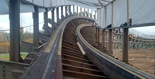 Toverland steekt handen uit de mouwen: houten achtbaan Troy vernieuwd