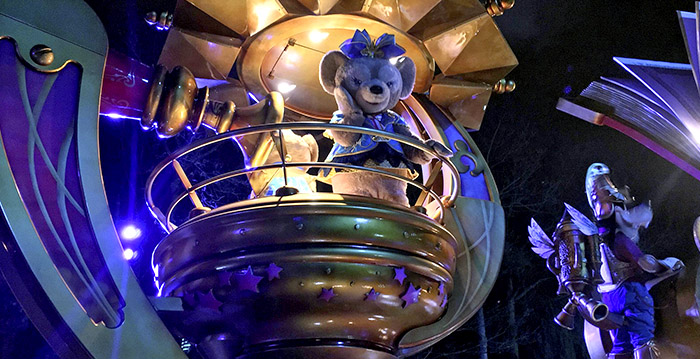 Video: Disneyland Paris luidt nieuwe jaar in met langste parade ooit