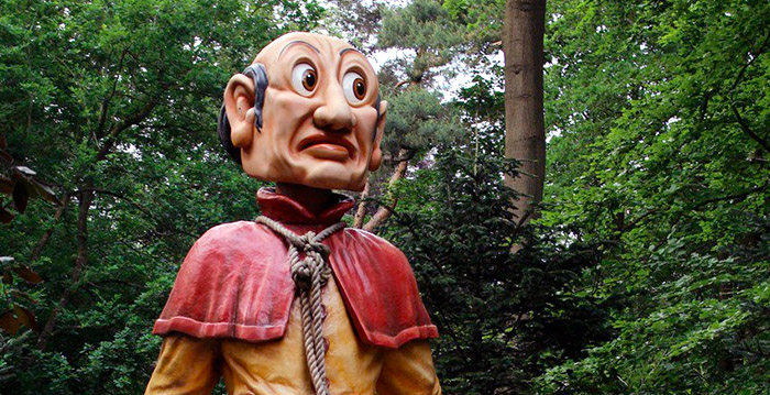 Langnek kampt met nekkramp: Efteling-icoon al een week kapot