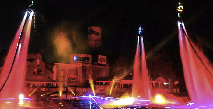 Spektakelshow rond superheld Aquaman in Spaans pretpark