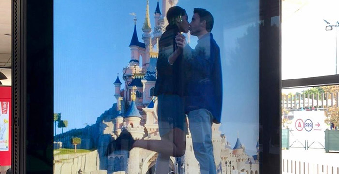 Disclaimer bij romantische advertentie Disneyland: 'Dit zijn niet de regels'