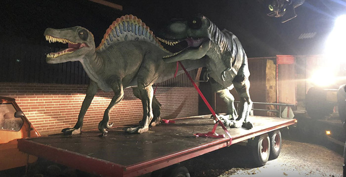 Gestolen dino's uit pretpark zijn terecht