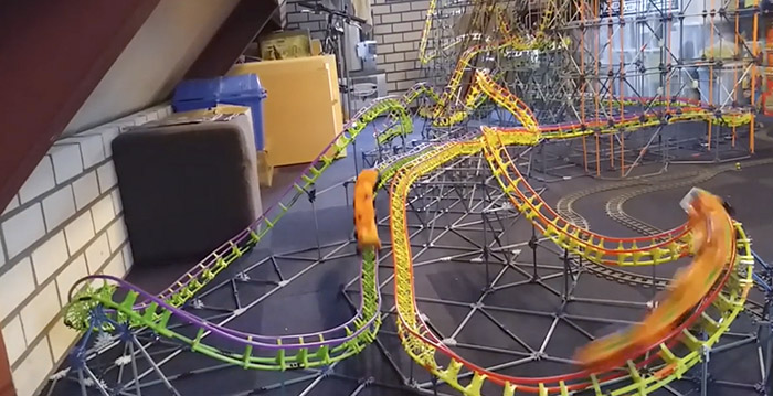 Monsterklus: Efteling-achtbaan Joris en de Draak nagebouwd in K'nex