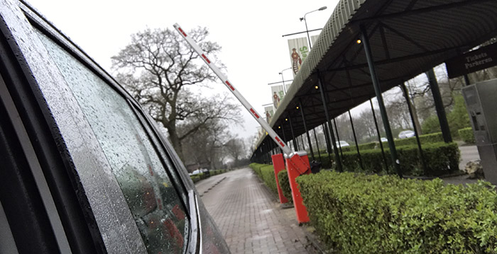 7-jarige jongen mishandeld op parkeerplaats Attractiepark Slagharen, beweert opa