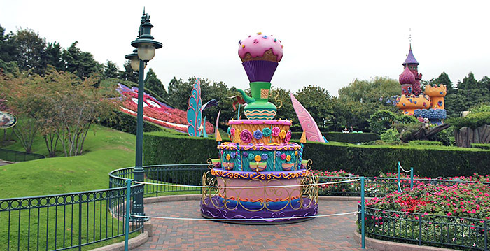 Disneyland viert verjaardag Mickey Mouse met reusachtige taarten