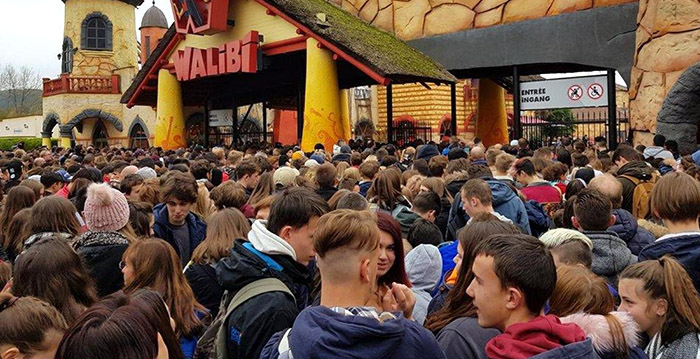 Gigantische rijen in Walibi Belgium door computerstoring