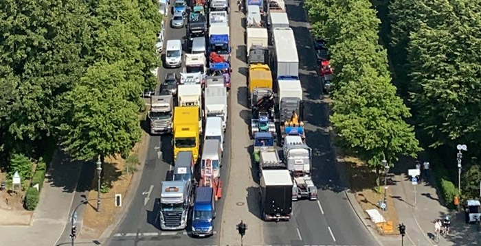 Honderden boze kermisexploitanten trekken naar Berlijn voor protest