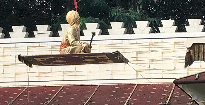Technische problemen bij Vliegende Fakir in de Efteling, één dag voor renovatie begint