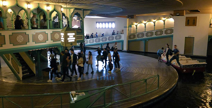 Efteling-bezoeker naar het ziekenhuis na val in Fata Morgana