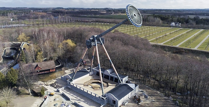 Video: 45 meter hoge schommel maakt eerste testritten