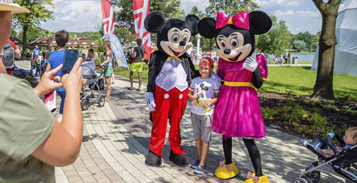 Schaamteloos jatwerk in Pools pretpark