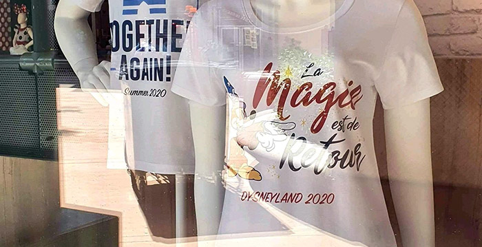 Naam van Disneyland Paris verkeerd geschreven op T-shirt