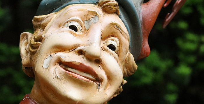 Pijnlijke foto's: sprookjesfiguren Efteling bladderen af