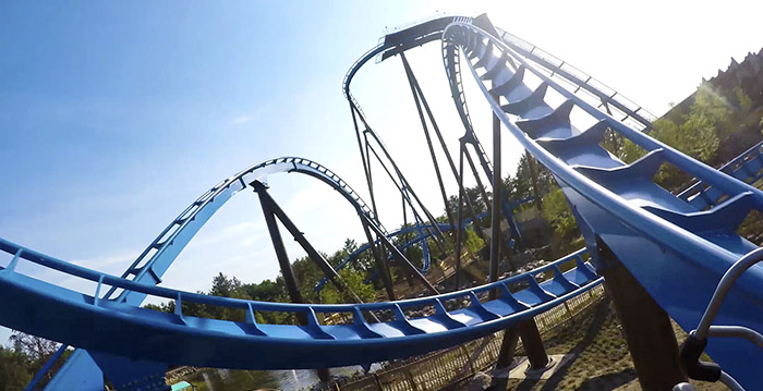 Spectaculaire beelden: onride-video van wing coaster Fenix in Toverland