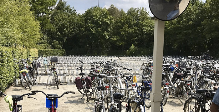 Fietsenstalling Efteling toch weer bewaakt na klachten
