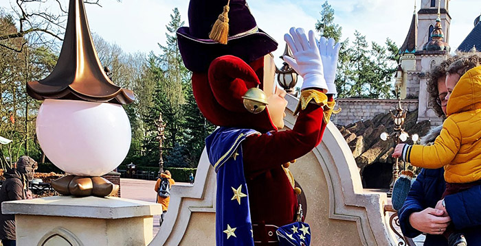 Efteling geeft mascotte Pardoes extra vingers