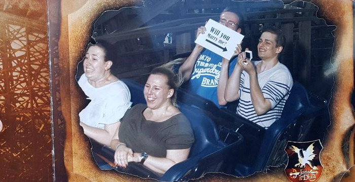 Romantisch: huwelijksaanzoek in achtbaan Efteling