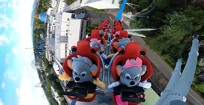 Europa-Park na sluitingstijd: directeur maakt achtbaanritje met knuffels
