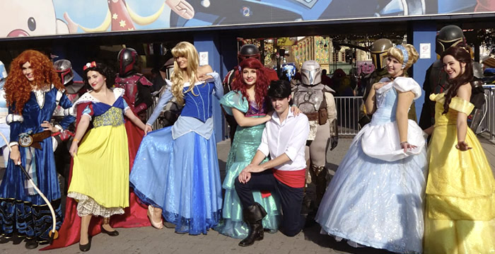 Bizar gezicht: Disney-prinsessen in Plopsaland