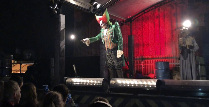 Video: Eddie de Clown genadeloos hard in nieuwe Halloween-show Walibi