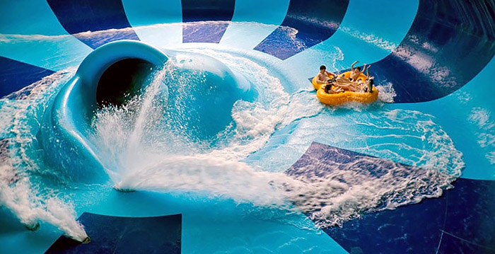 'De Efteling moet een overdekt zwemparadijs bouwen'