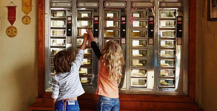 Video: Efteling-bezoeker scoort gratis frikandellen