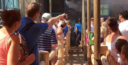 Voordringen bij nieuwe achtbaan Efteling is kinderspel