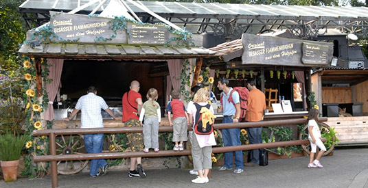 Brand in pretpark: kraampje met Flammkuchen gaat in vlammen op