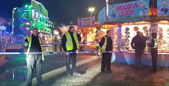 Vrouw (21) zwaargewond door val uit attractie op Engelse kermis