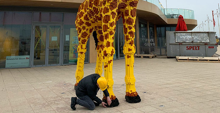 Lekkages en scheuren in gebouw Legoland Scheveningen