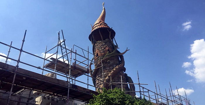 Toverland legt laatste hand aan toren van tovenaar Merlijn