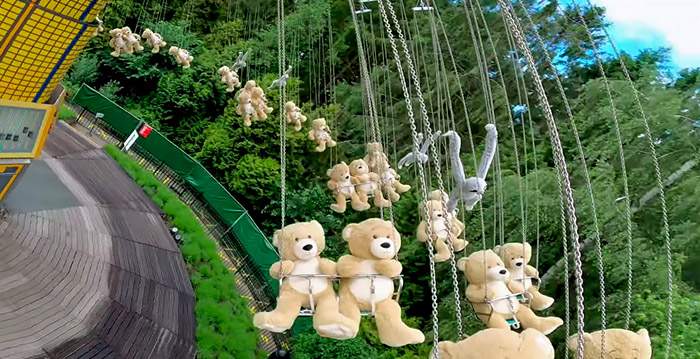 Video: nu ook knuffelberen in zweefmolen Walibi Holland