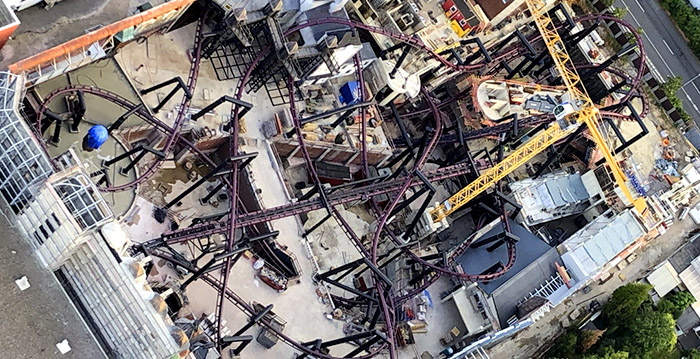 Luchtfoto toont spectaculaire flying coaster Phantasialand van bovenaf