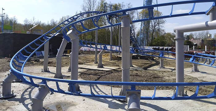 Nieuwe achtbaan Walibi Belgium staat overeind