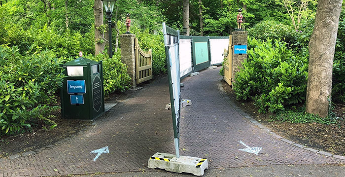 Dagje Efteling in coronatijd: bouwhekken, afzetlint en tape
