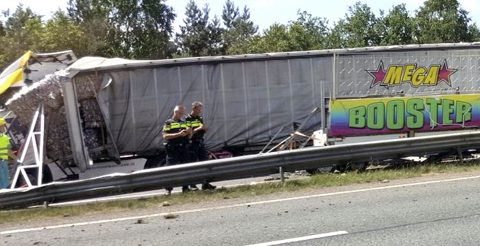 Kermisattractie betrokken bij groot verkeersongeluk