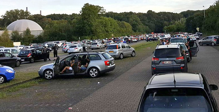 Verkeerschaos in Movie Park Germany: anderhalf uur wachten op parkeerplaats