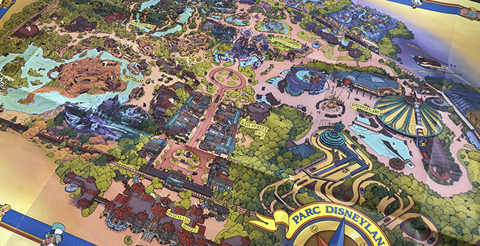 verraad Gemaakt om te onthouden voorkant Disneyland Paris introduceert bijzonder souvenir voor fans: plattegrond op  posterformaat - Looopings.nl