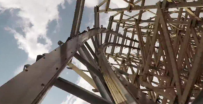 Video: drie keer over de kop in krankzinnige nieuwe houten achtbaan