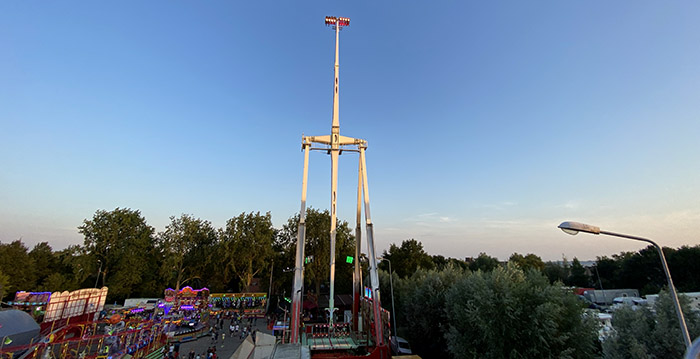 Slingeren op 65 meter hoogte: dit is de hoogste booster ter wereld