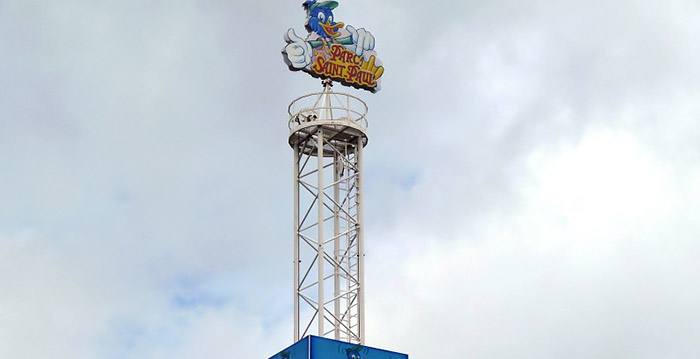 Mann (31) tot unter Freifallturm in geschlossenem Freizeitpark aufgefunden