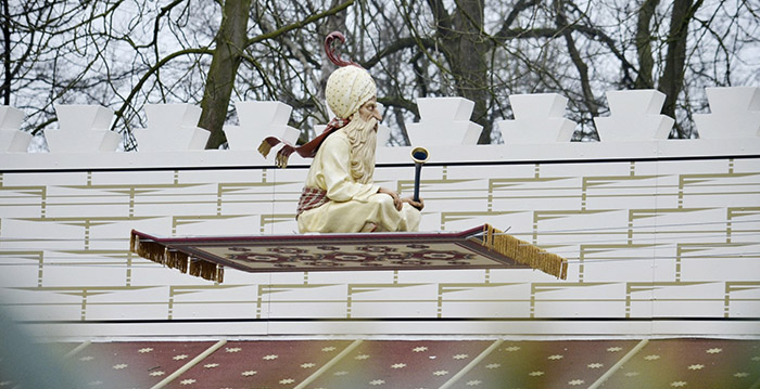 Efteling-fakir vliegt weer na ruim vier maanden