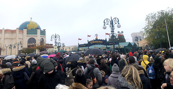 Ongekende maatregel: Disneyland Paris sluit de poorten wegens coronadreiging
