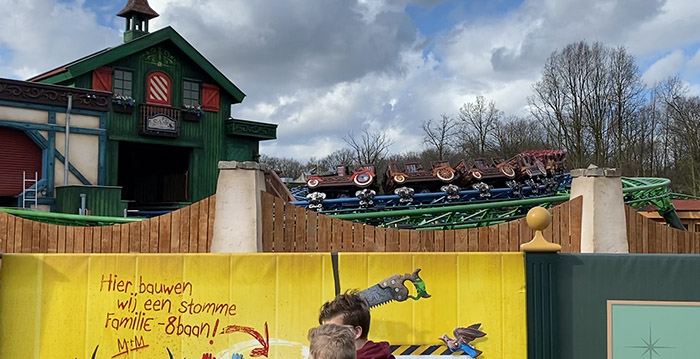 Video: nieuwe Efteling-achtbaan Max & Moritz maakt eerste testrit