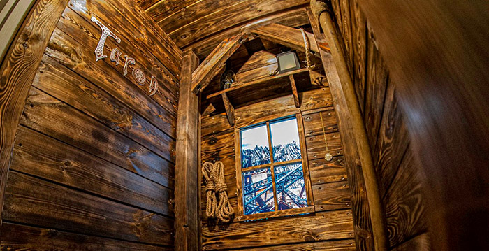 Pretparkfan decoreert toilet als achtbaan in Phantasialand