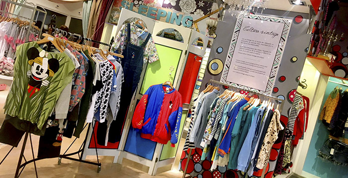 Disneyland Paris verkoopt vintage Disney-kleding uit de jaren negentig