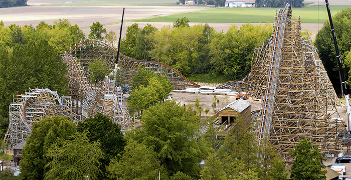 Vergelijking: zo zag Walibi-achtbaan Untamed er een jaar geleden uit