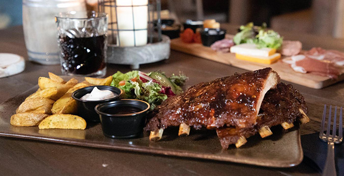 Aanvallen! Toverland introduceert onbeperkt spareribs eten