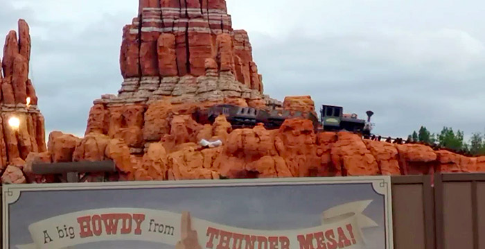 Disney's Big Thunder Mountain maakt weer testritjes